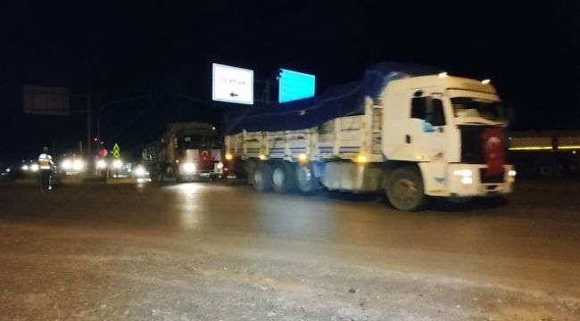 Suriye sınırına askeri araç ve malzeme sevkıyatı