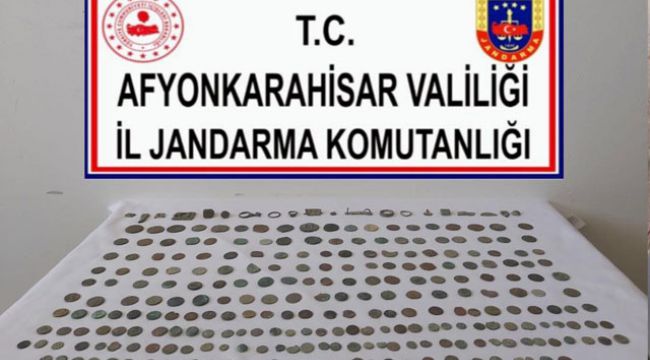 Tarihi eser kaçakçıları 270 parça objeyle yakalandı