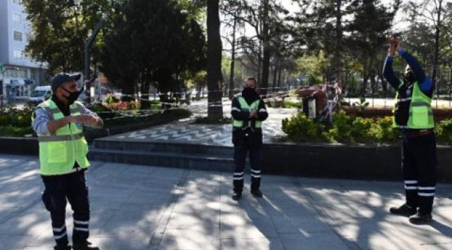 Temizlik işçileri 1 Mayıs&#039;ı iş başında  kutladı