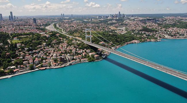 Turkuaza bürünen İstanbul Boğazı havadan görüntülendi