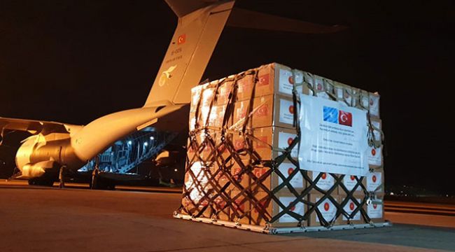 UÇAK MOGADİŞU'YA İNDİ