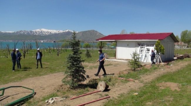Van Gölü sahilindeki kaçak yapılar yıktırıldı