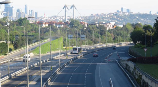 Yasağın ilk gününde yollar boş kaldı