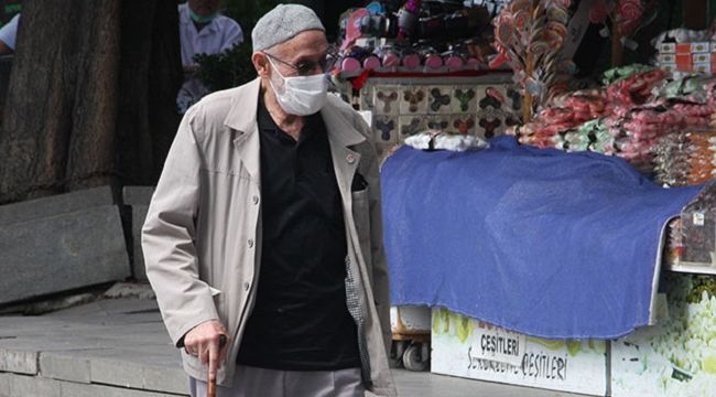 65 Yaş ve üstü sokakta