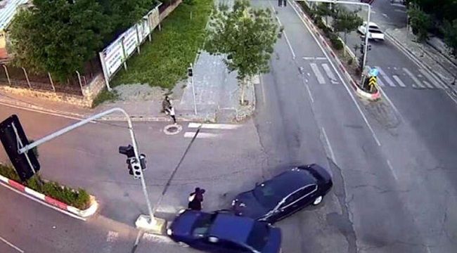 Anne ve kızını ölümden kaza kurtardı