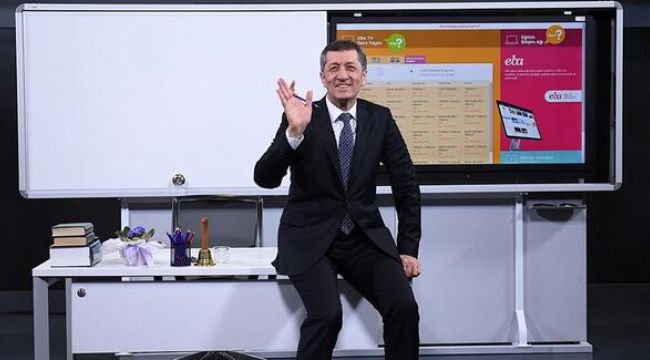 Bakan Selçuk, yaz okulu programında öğrencilere seslendi