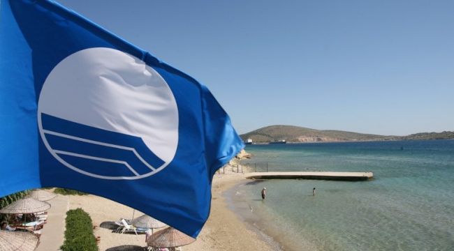 ÇEŞME'DE MAVİ BAYRAKLAR ÇEKİLDİ