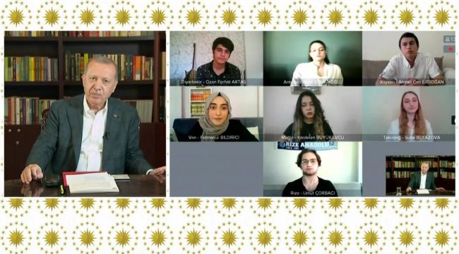 Cumhurbaşkanı Erdoğan öğrencilerin sorularını yanıtlıyor