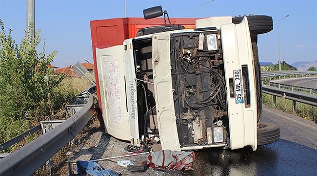 Devrilen kamyonet sürücüsü 'Gözümü güneş aldı' dedi