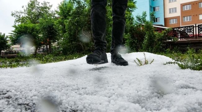 Dolu kent merkezini beyaza bürüdü