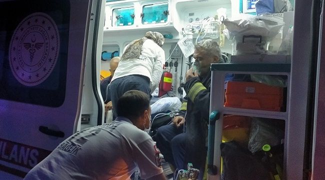 Fabrika yangınında itfaiye erleri dumandan etkilendi