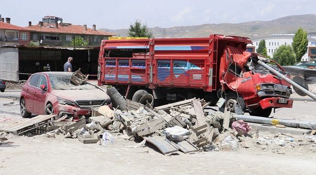 Freni boşalan kamyon dehşet saçtı: 1 ölü, 3 yaralı