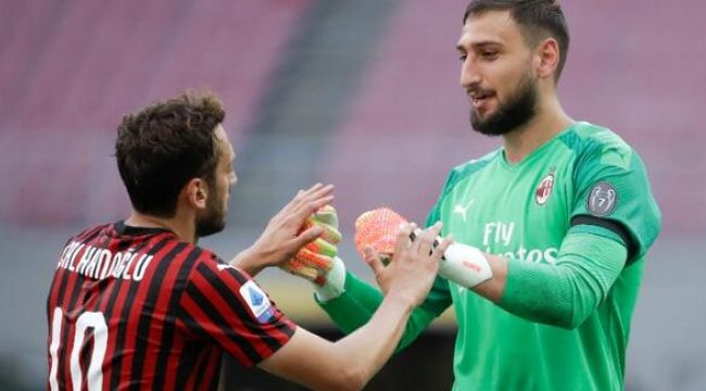 Hakan Çalhanoğlu alkış aldı