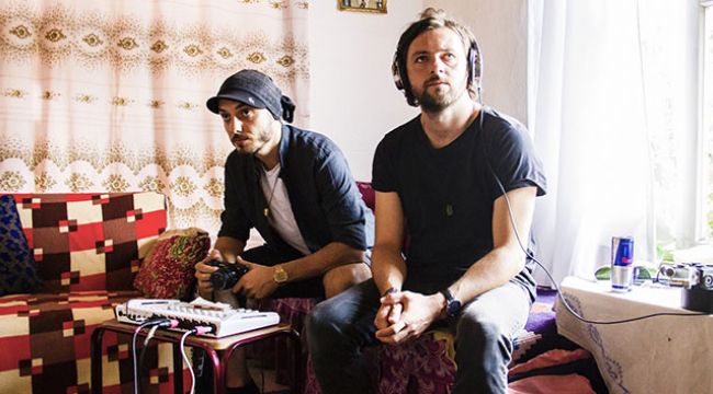 İki müzisyen ‘Searching for Sound' belgeseli için yola çıktı