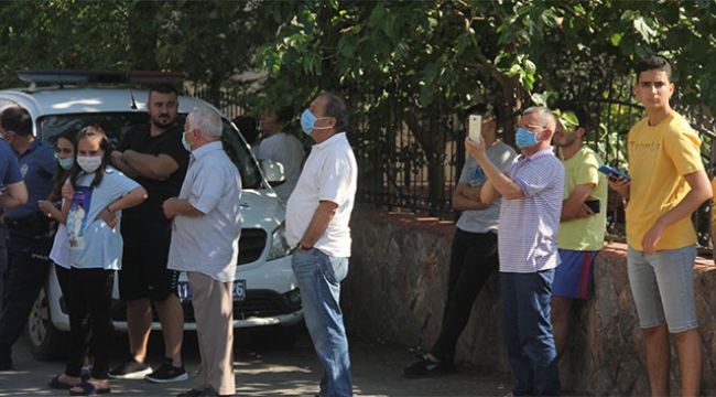 İntihar girişimini izleyenlerden şok görüntü