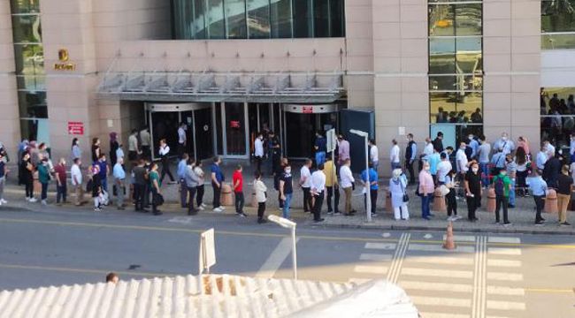 İstanbul Adalet Sarayı önünde 'normalleşme' kuyruğu