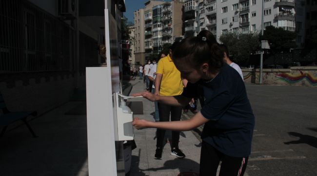 İzmir’de birçok öğrenci  LGS sınavı için ter döktü