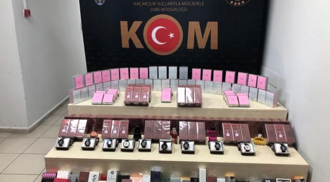 İZMİR'DE GÜMRÜK KAÇAĞI ÜRÜNLER ELE GEÇİRİLDİ