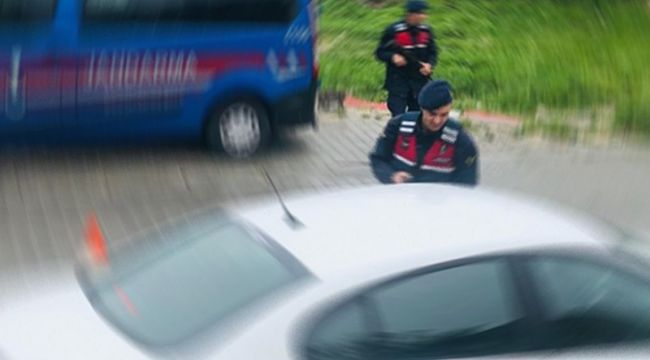 İzmir'de şüpheli otomobilde uyuşturucu ele geçirildi