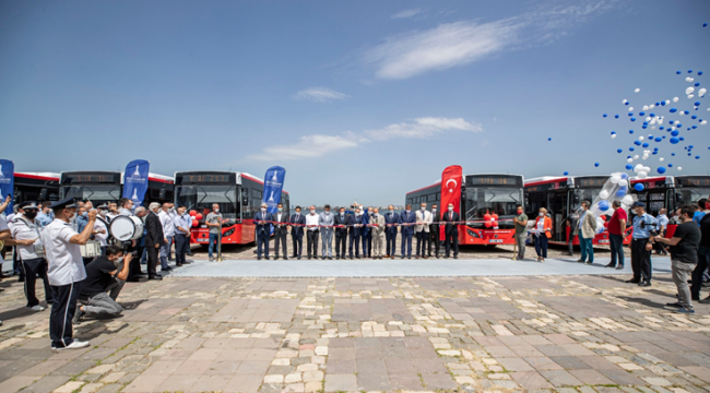 İZMİR'DE YENİ OTOBÜSLER HİZMETE GİRDİ