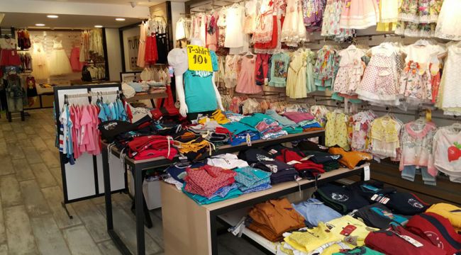 İZMİR'DE ZAM ŞAMPİYONU ÇOCUK ELBİSESİ