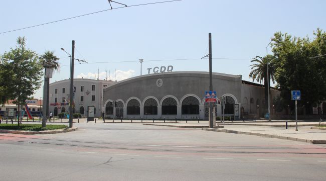 İZMİR SOKAKLARI SESSİZLİĞE BÜRÜNDÜ