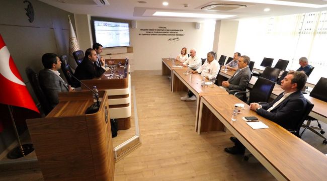 İZMİR TİCARET ÖNDERLERİ BERGAMA’DA BULUŞTU