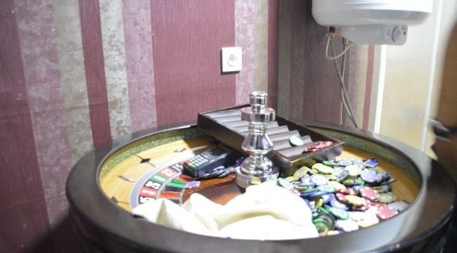 Kafe olarak işletilen mekanın üst katları kumarhane çıktı
