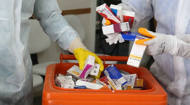 KARŞIYAKA’DA ATIK İLAÇLAR ÇÖPE GİTMEYECEK