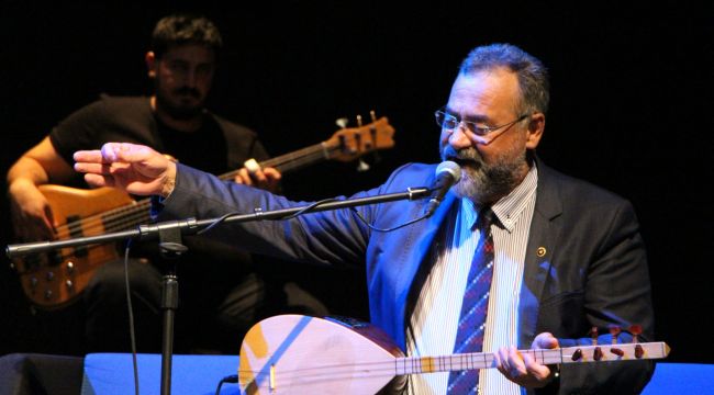 KARŞIYAKA, NAZIM HİKMET’İ SELAMLIYOR