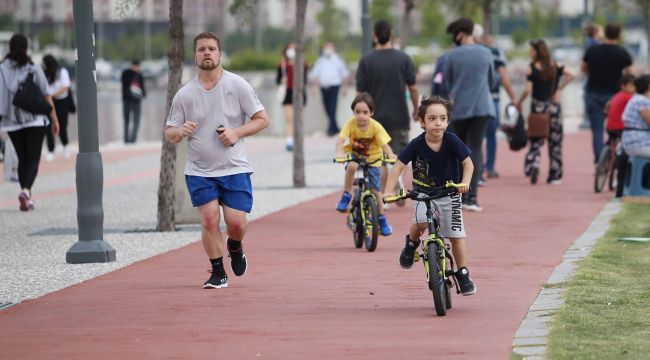 KARŞIYAKALI ÇOCUKLAR BİSİKLET SEVGİSİNİ RESMETTİ