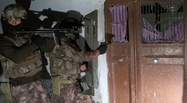 Kırmızı bültenle aranan DEAŞ'lılar Kilis'te yakalandı