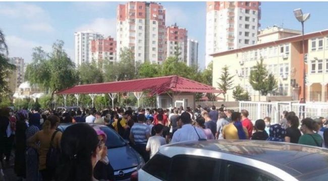 Kitapçıklar karıştı, öğrenciler karantinada