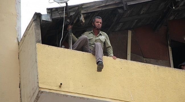 Kız kardeşini görmek için adliyenin karşısından intihara kalkıştı