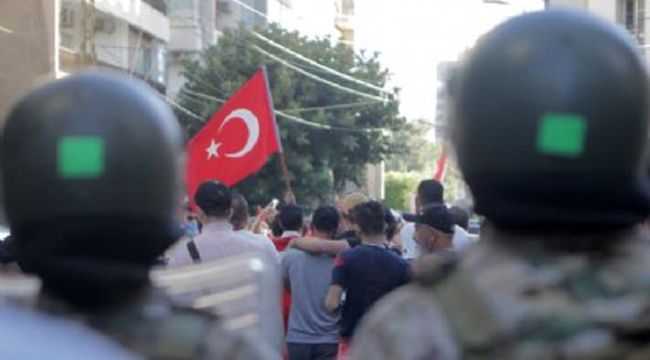 Lübnan'da Türkiye'ye hakaret eden TV kanalına protesto