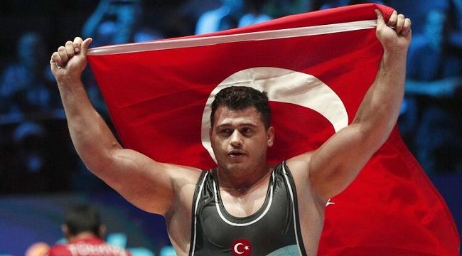 Milli güreşçiden gurur verici haber