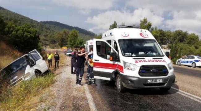 Minibüs şarampole devrildi