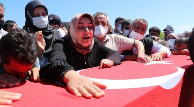 PKK&#039;nın şehit ettiği işçilere Van&#039;da son görev