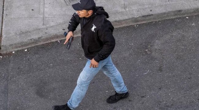 Protestocuların arasına girip dehşet saçtı
