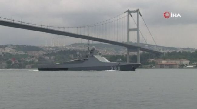 Rus savaş gemisi İstanbul Boğazı'ndan geçti