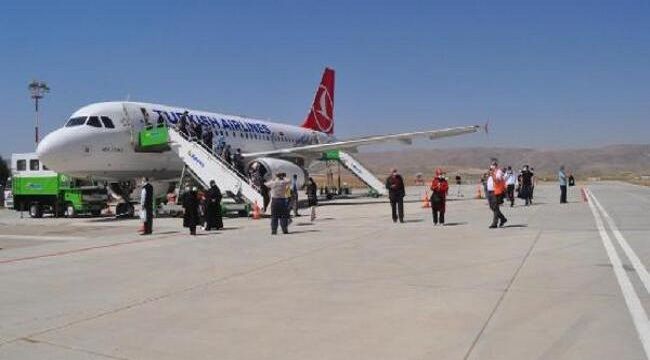 Siirt'te ilk uçak indi