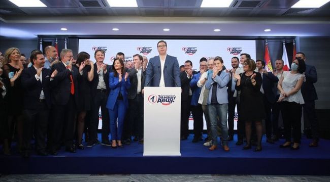 Sırbistan'da Vucic'in partisi tek başına iktidar oldu!