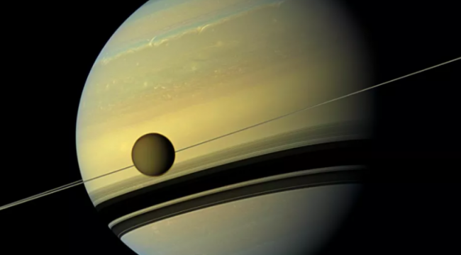 Titan, Satürn'den sanılandan 100 kat daha hızla uzaklaşıyor