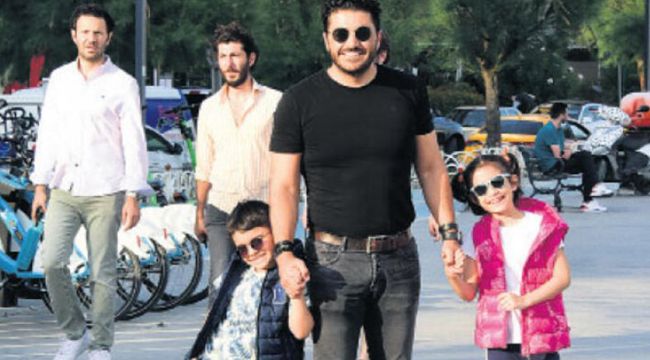 Uğur Akkuş, çocuklarıyla geziye çıktı