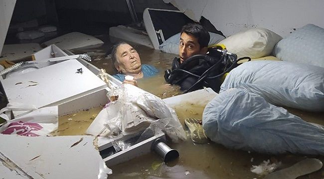 Yaşlı kadın kahraman dalgıç polisle buluştu