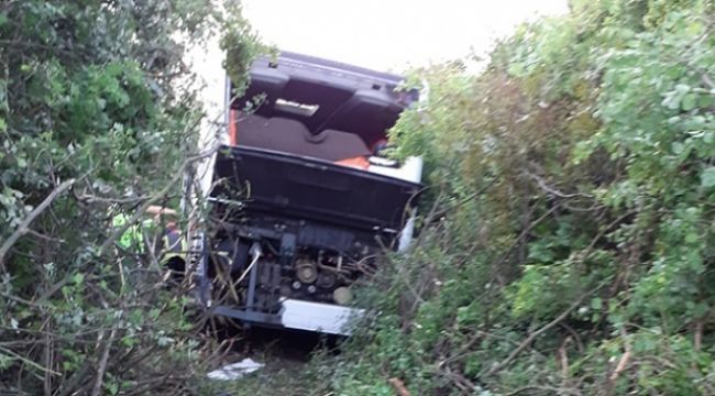 Yoldan çıkan otobüs büyük facia atlattı