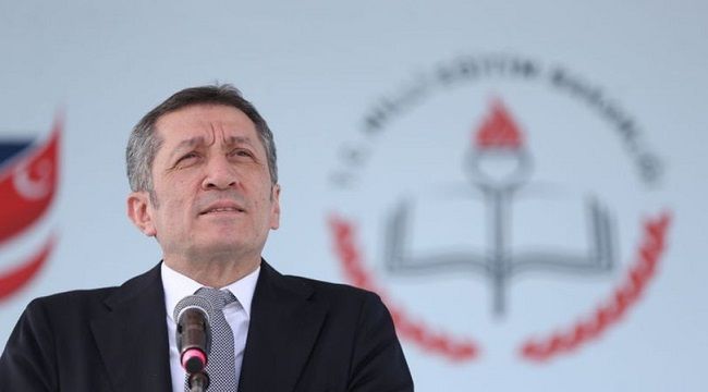 Ziya Selçuk'tan öğrencilere teşekkür