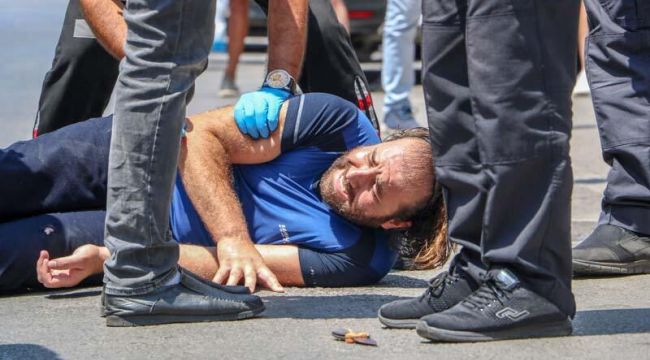 Antalya'da aranan şüpheli, 2 polisi bıçakla yaraladı
