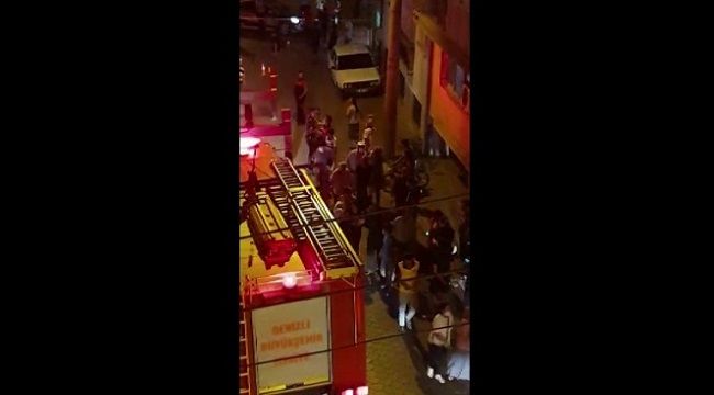 Apartman dairesinin balkonuna çıkan yılan panik yarattı