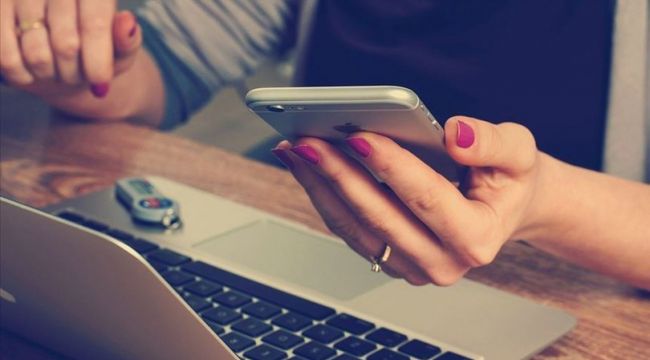 Bilgisayar ve telefon kullanımı göz sağlığını tehdit ediyor